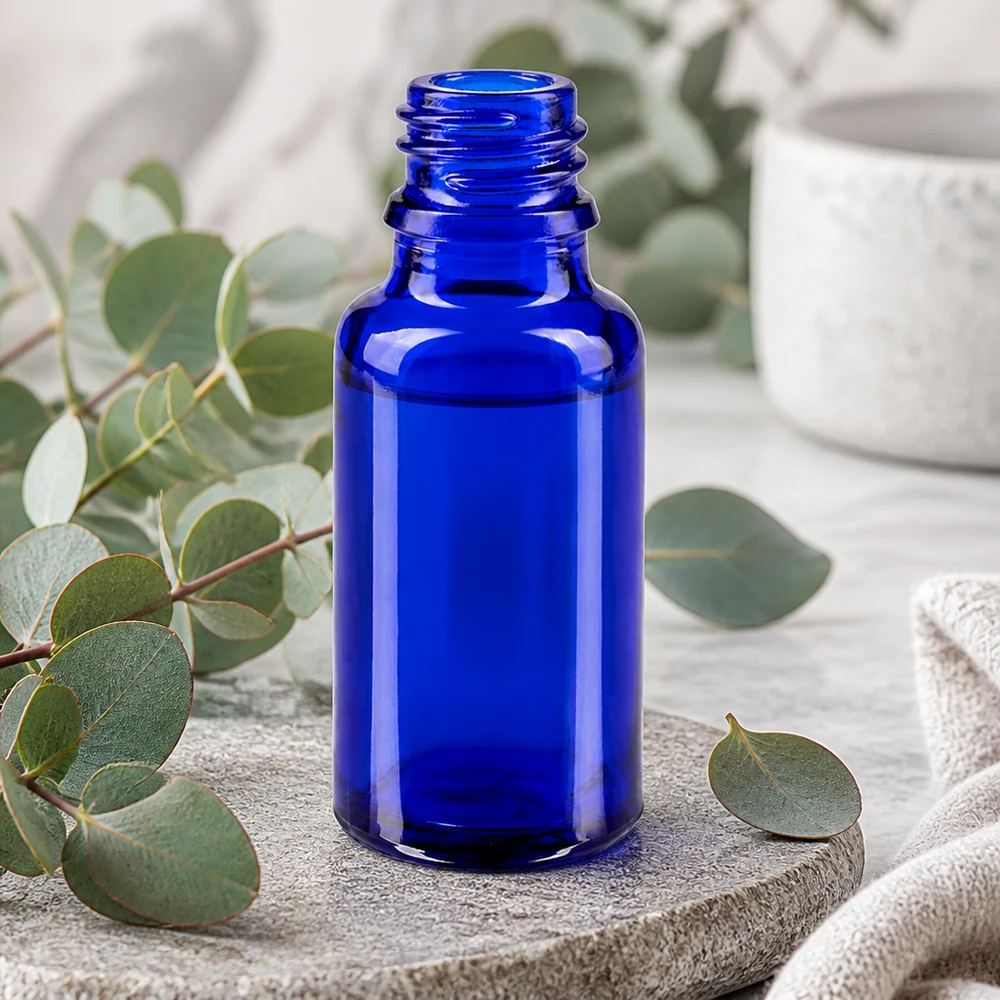 20ml ApoGlas flesje in klassiek apothekersblauw, perfect voor natuurlijke cosmetica en wellness