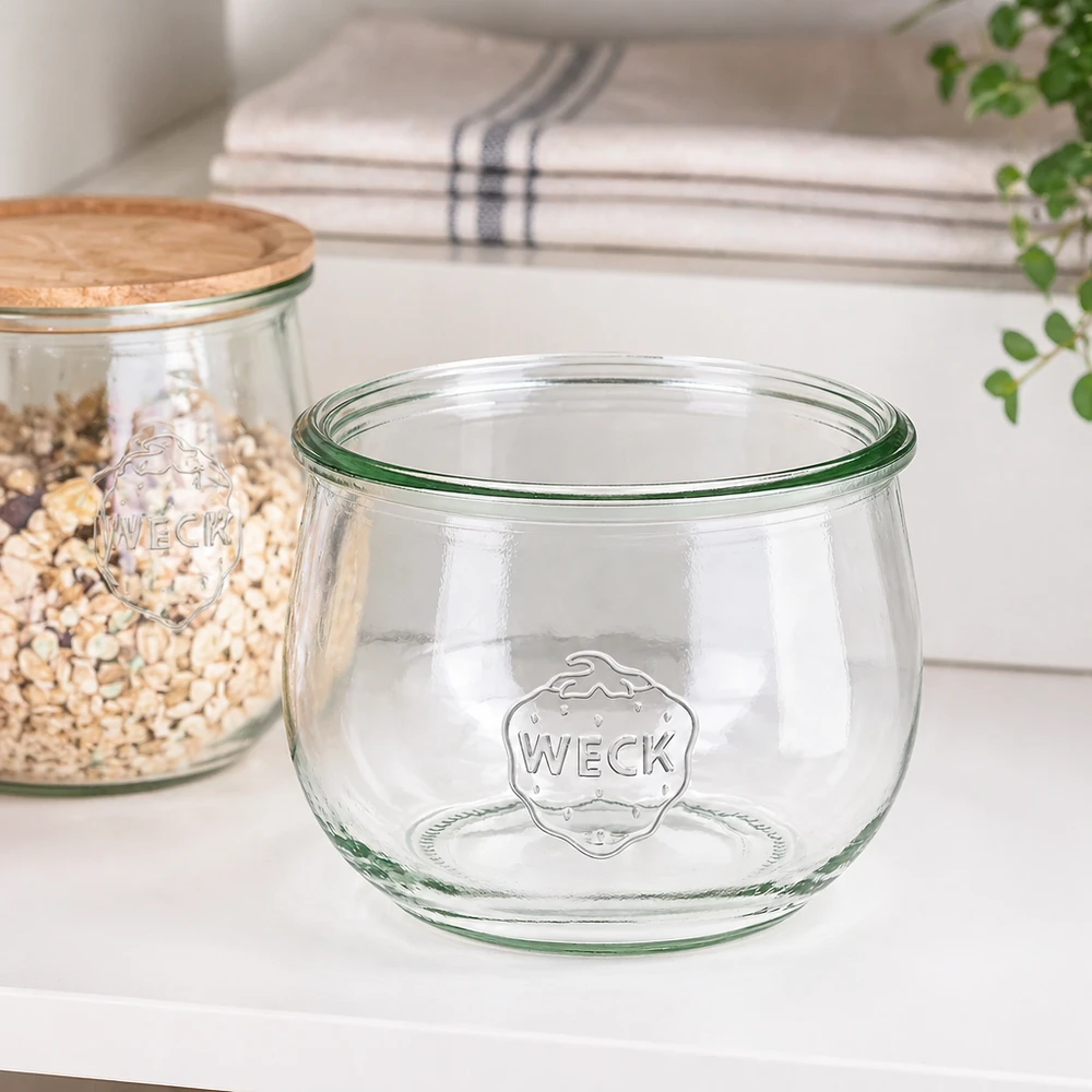 580ml WECK tulpenpot RR100 inmaakpot transparant met logo op wit keukenblad naast voorraadpot