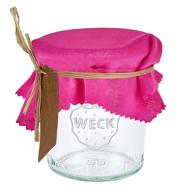 Stoffen lapje voor deksel roze 12cm hoekig Roze stoffen decoratieve doily 12cm vierkant op Weck pot met bruin etiket en raffia om het deksel te bedekken