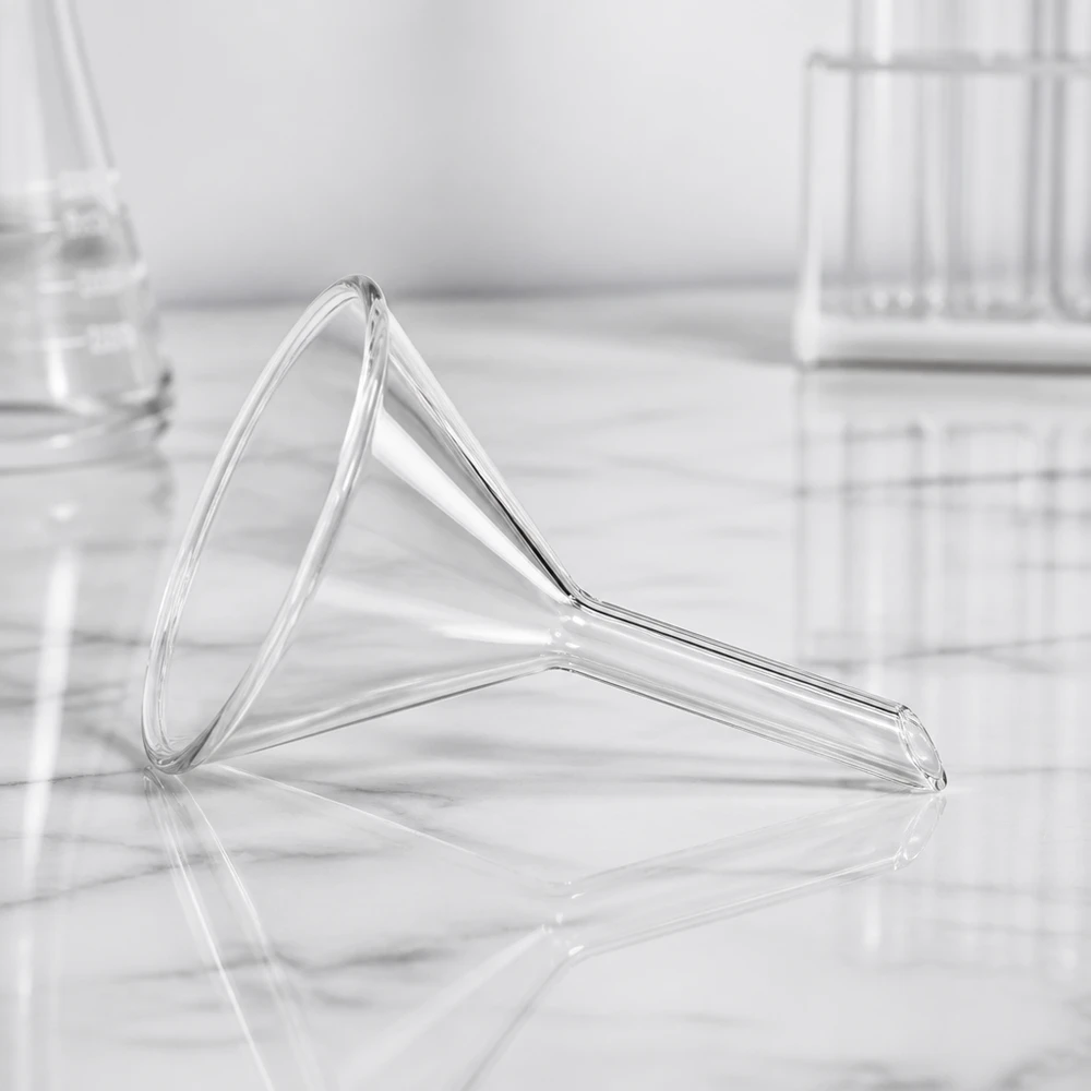 Glazen trechter Ø 50mm - kalk-soda-glas - 60° hoek Korte glazen trechter met een diameter van 50 mm gemaakt van robuust natronkalkglas voor laboratoriumwerk