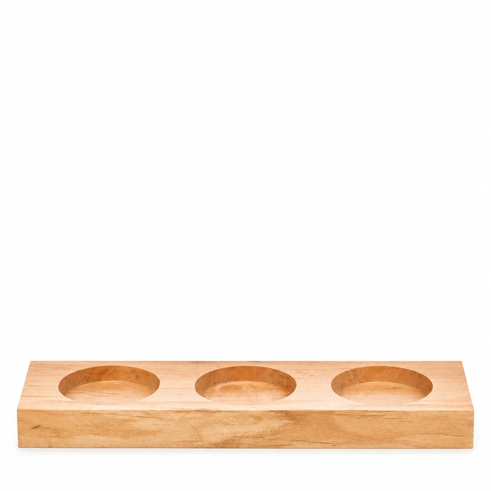 Plano3 houten serveerplank met drie ronde uitsparingen voor WECK bekers op een witte achtergrond